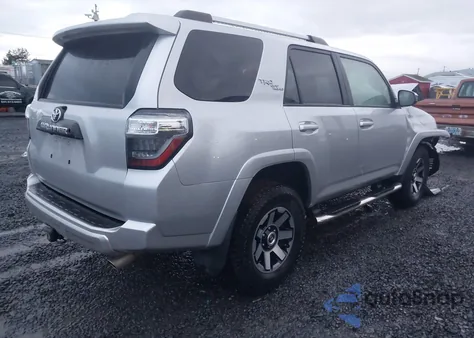 2018 Toyota 4Runner Trd Off Road z USA, uszkodzony, nr VIN JTEBU5JR8J5582159